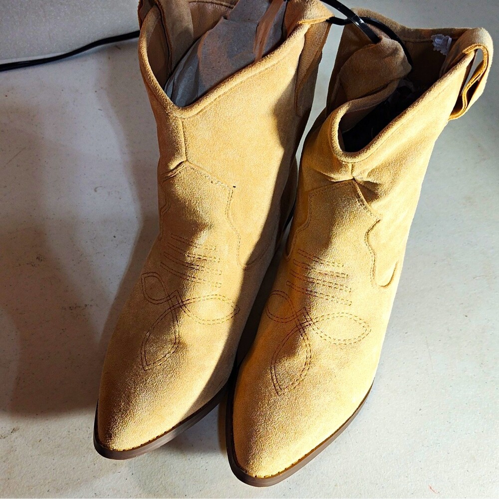 French Connection Women's Beige Suede Western Ankle Pull-On Boots Sz 7 (1396)